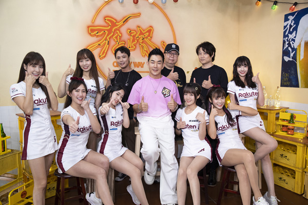 1693977387468414.jpg 4任贤齐5日晚间举办《在路上》专辑发片直播记者会,和乐手说说唱唱,以及乐天女孩到场祝贺.jpg