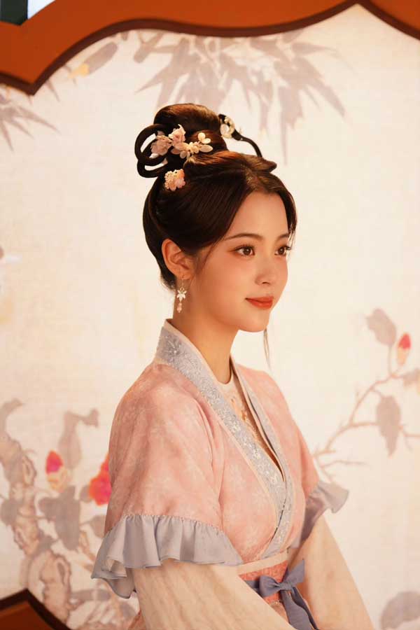 1709269336148078.jpg 欧阳娜娜主演新剧《永安梦》开播 上演古风探案欢喜记 (1).jpg