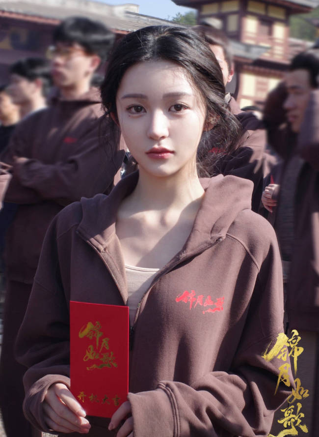 怪了吗？《怎敌她千娇百媚》爆火，吃红利的竟是“镶边公主”饶嘉迪！ 